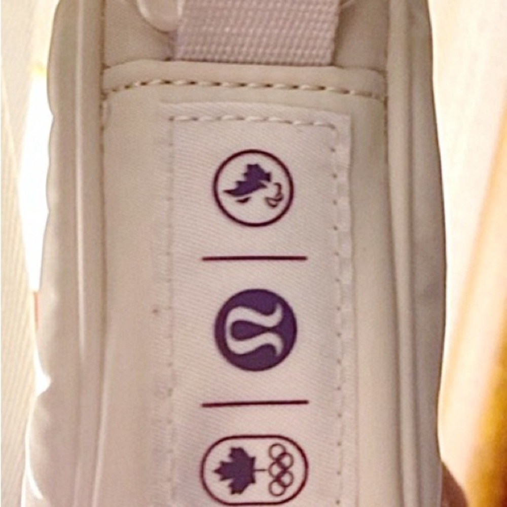 Lululemon side bag, canada olympic collection - Picture 5 of 5